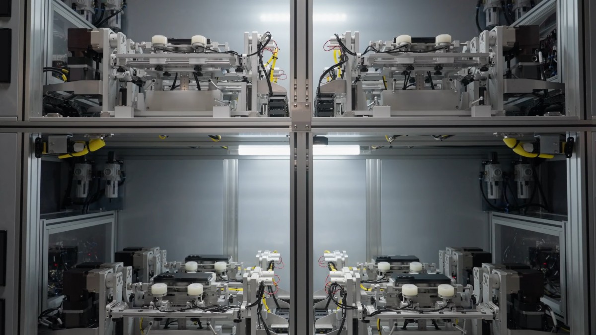 پشتصحنه تستهای نفسگیر سامسونگ؛ گلکسی Z TriFold چگونه دوام میآورد؟ 2 ۳. نگاه به درون با اشعه ایکس (CT Scan)