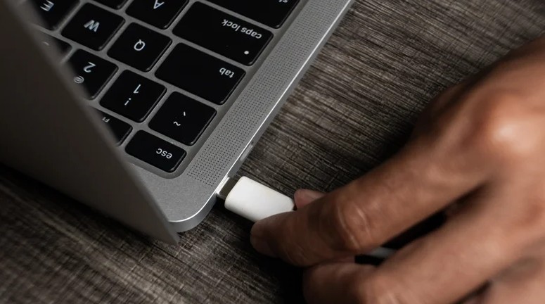 نبود پورت USB-C؛ وقتی از دنیا عقب می‌مانید