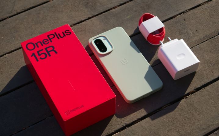 وانپلاس 15R از راه رسید؛ باتری غولپیکر ۷۴۰۰ میلیآمپری در کالبد یک هیولا 1 جعبهگشایی: یک بسته خبری خاص