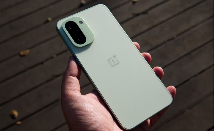 وانپلاس 15R از راه رسید؛ باتری غولپیکر ۷۴۰۰ میلیآمپری در کالبد یک هیولا