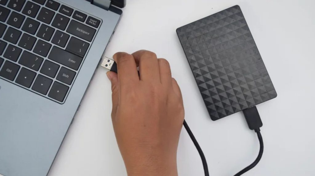 هشدار مهم: این ۳ وسیله را حتماً به پورت USB 3.0 وصل کنید 1 هارد دیسکها و حافظههای جانبی (بهویژه SSDها)