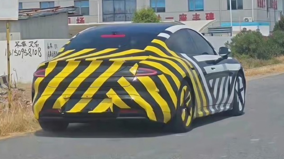 شیائومی وارد میدان رقابت با تسلا شد؛ فیسلیفت SU7 با قیمت بالاتر عرضه میشود 1 قیمت جدید احتمالی: حدود ۲۳۵,۹۰۰ یوان (۲۸,۶۰۰ یورو).