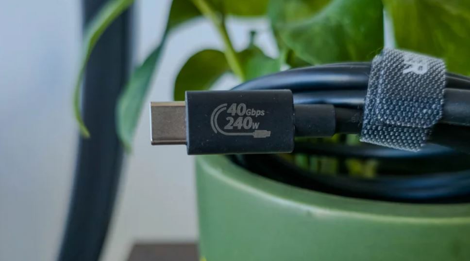 ۵ باور اشتباه رایج درباره USB-C که باید کنار بگذارید 4 USB-C یعنی سرعت فضایی