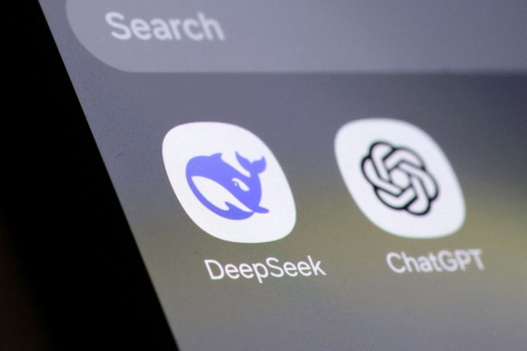 دسترسی به ChatGPT و DeepSeek به‌صورت محدود بازیابی شد