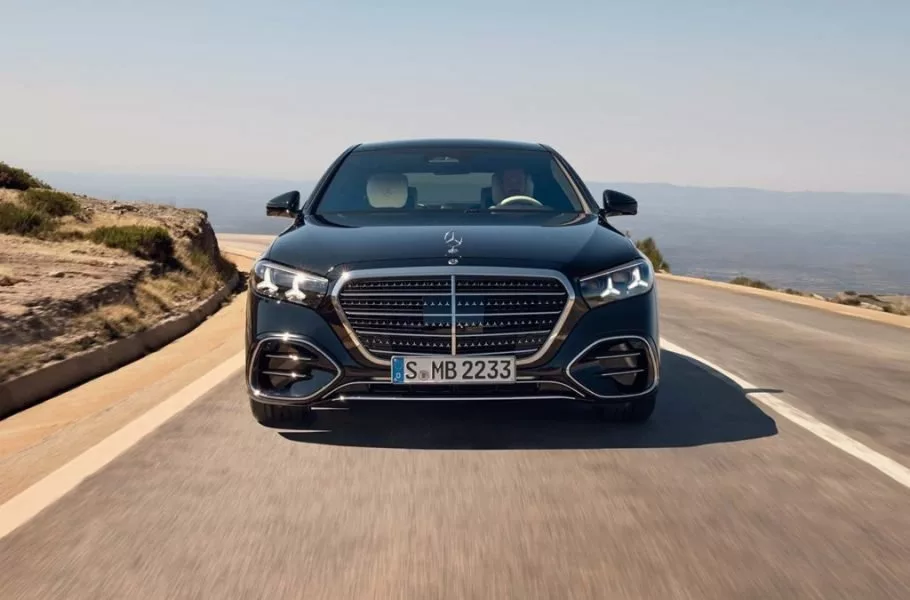 مرسدسبنز کلاس S نسل جدید رونمایی شد؛ قدرتنمایی موتور V8 با شتاب خیرهکننده