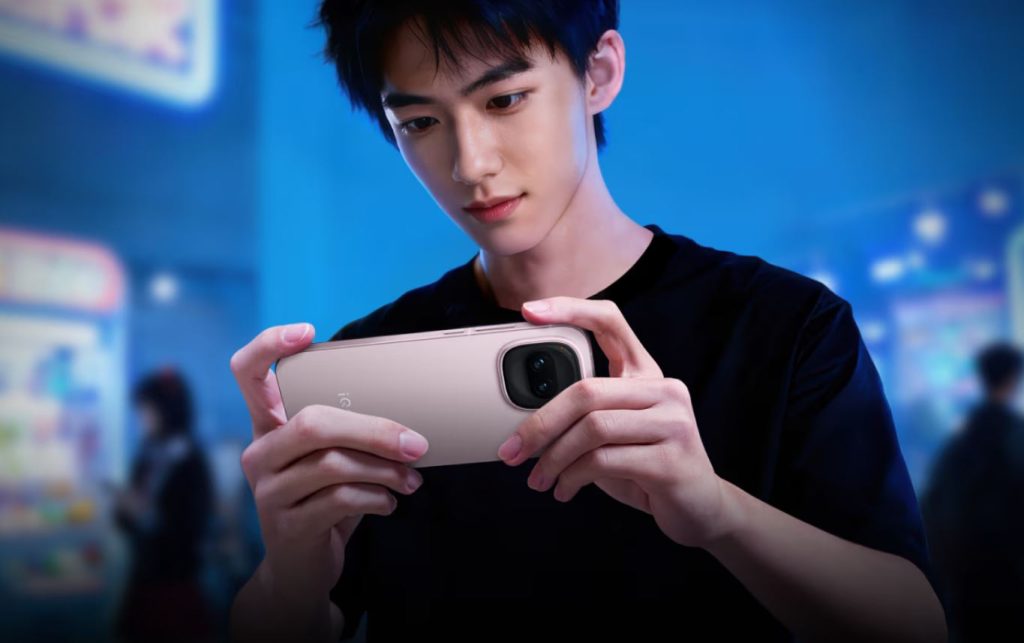 ۳. آی‌کو زد ۱۱ توربو (iQOO Z11 Turbo)؛ مخصوص گیمرهای حرفه‌ای