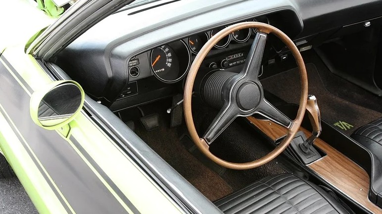 ۶. دسته هفت‌تیری هرتز (Hurst Pistol Grip)؛ اسلحه راننده