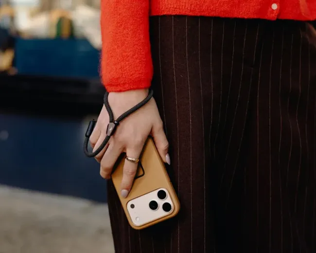 ۱. مچ‌بند موبایل (Mobile Cuff) – اقتصادی و کاربردی