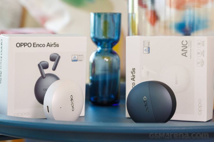 جعبه‌گشایی و تجربه کاربری ایربادز Oppo Enco Air5s؛ پادشاه راحتی با ژست‌های حرکتی جذاب!