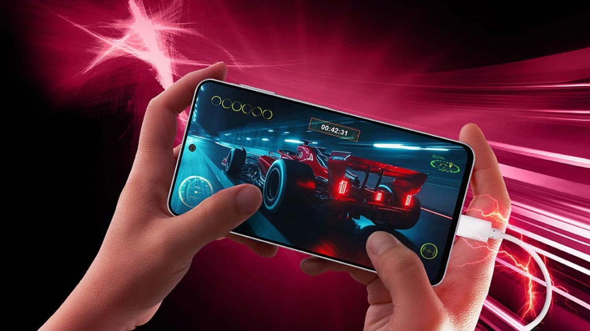 نمایشگر Super AMOLED با محافظ قدرتمند Victus+