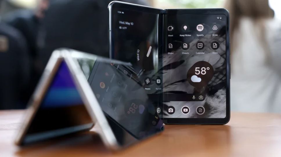 ۴ مشکل رایج گوشیهای تاشو که باید پیش از خرید بدانید 1 لولا؛ حساسترین بخش گوشیهای تاشو