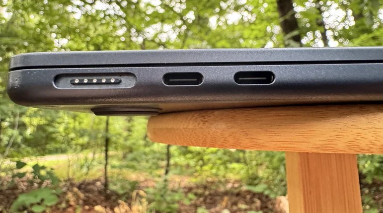 چرا همه پورتهای USB-C برای شارژ لپتاپ مناسب نیستند 2 کابل USB-C؛ حلقهای که نباید نادیده گرفت