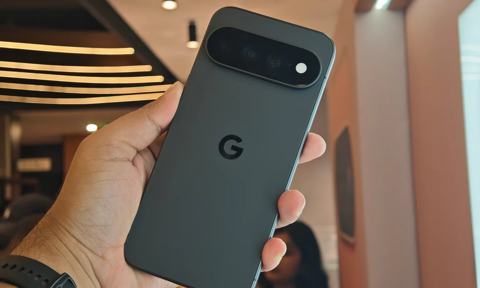 Pixel 11 در اجرای Genshin Impact با مشکل گرافیکی مواجه شد؛ نگرانی جدید برای پرچمدار ۸۹۹ دلاری گوگل 2 مشکل سازگاری یا توان خام پردازشی؟