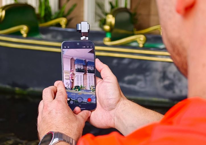 Honor Robot Phone با دوربین گیمبال ۲۰۰ مگاپیکسلی در چین عرضه شد 1 آغاز عرضه گوشی انقلابی Honor Robot Phone در چین؛ پرچمداری با دوربین گیمبال ۲۰۰ مگاپیکسلی
