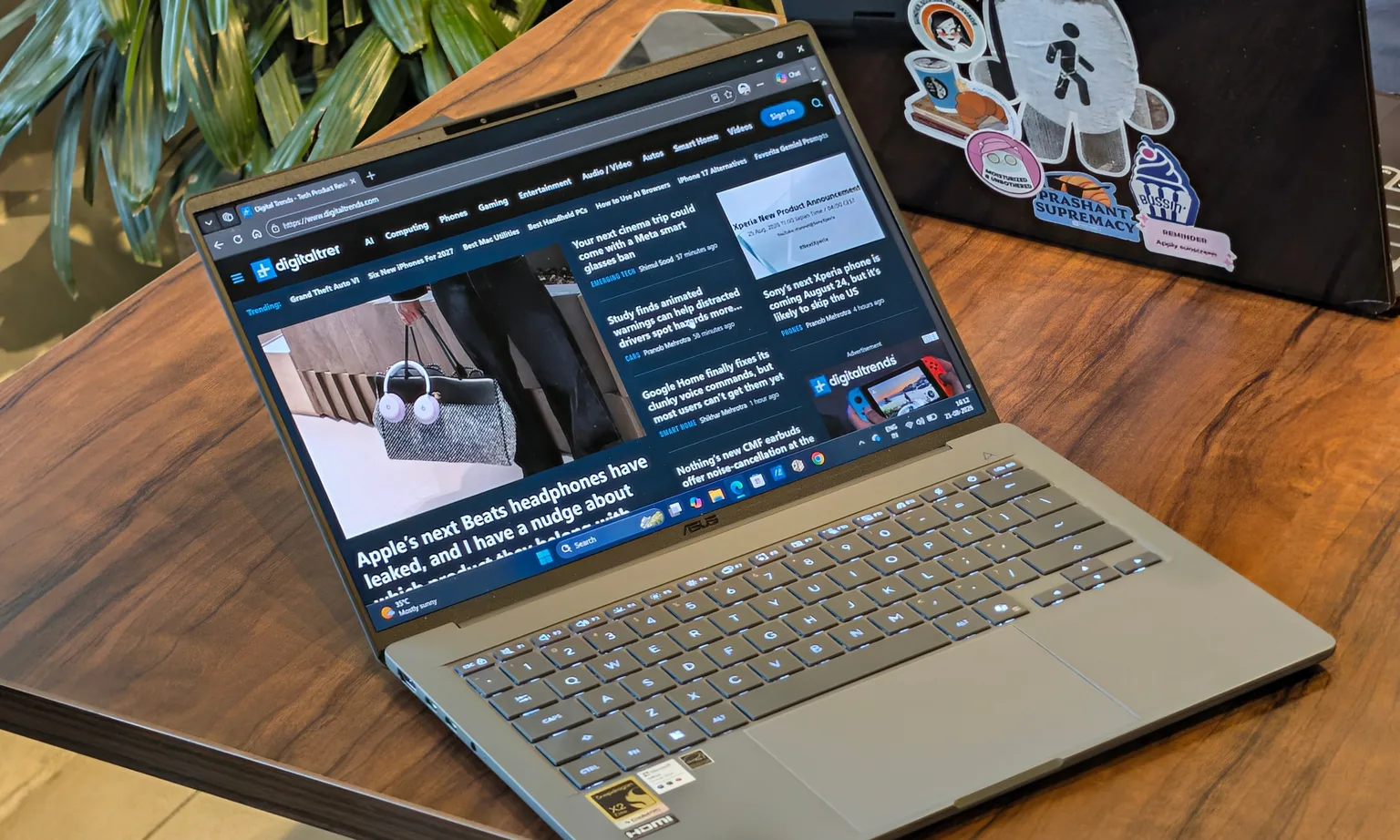 بررسی ASUS Zenbook A14؛ آیا سبکترین رقیب ویندوزی مکبوک ایر از راه رسیده است 2 مشخصات فنی ASUS Zenbook A14