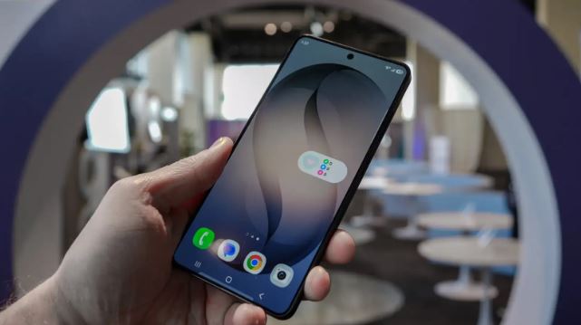 گلکسی S27 پرو و S27 اولترا به نمایشگر OLED پیشرفته M16 مجهز میشوند 1 نمایشگر M16 چه تفاوتی با نسلهای قبلی دارد؟