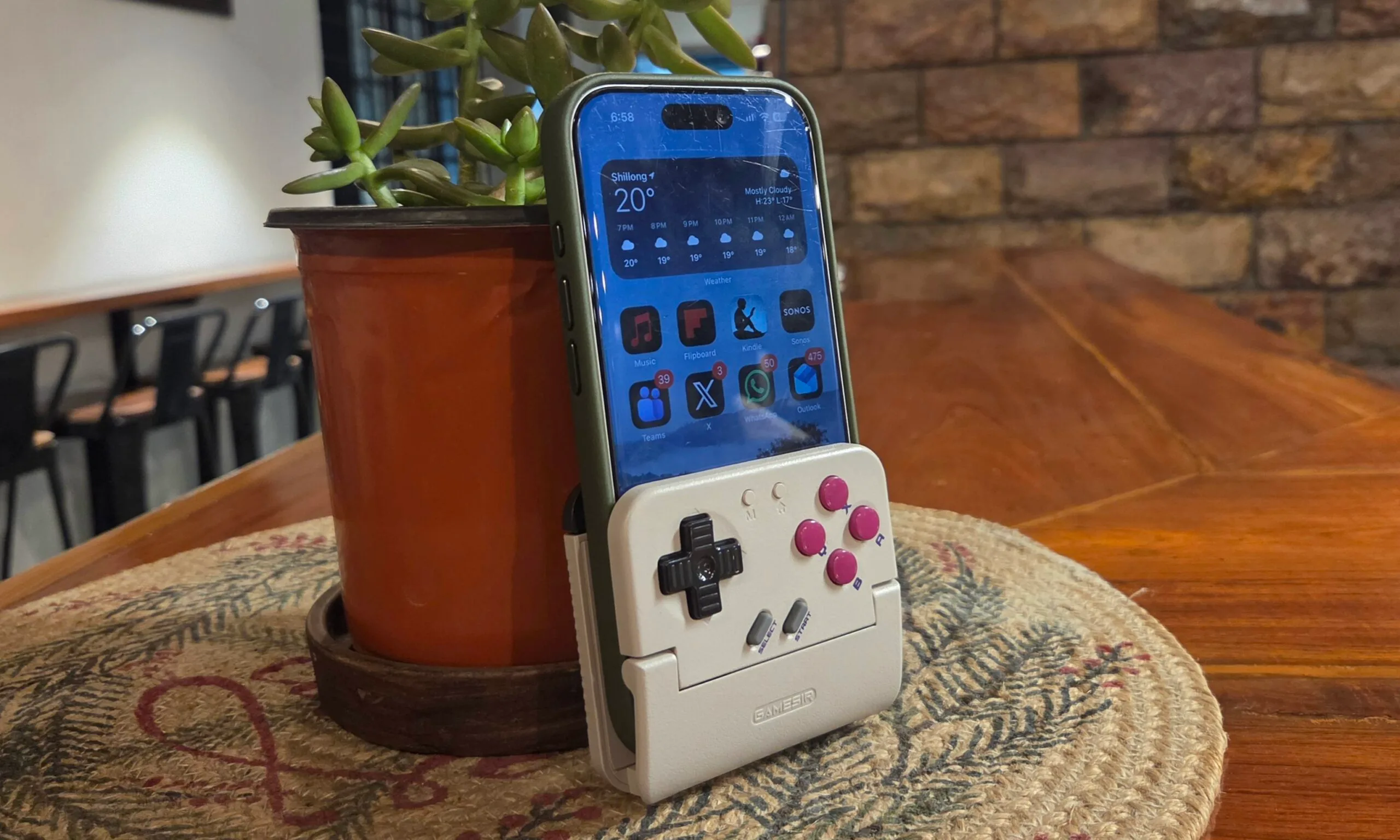 بررسی GameSir Pocket Taco؛ گیمبوی نوستالژیک اینبار در جیب شما 1 مشخصات کلیدی GameSir Pocket Taco