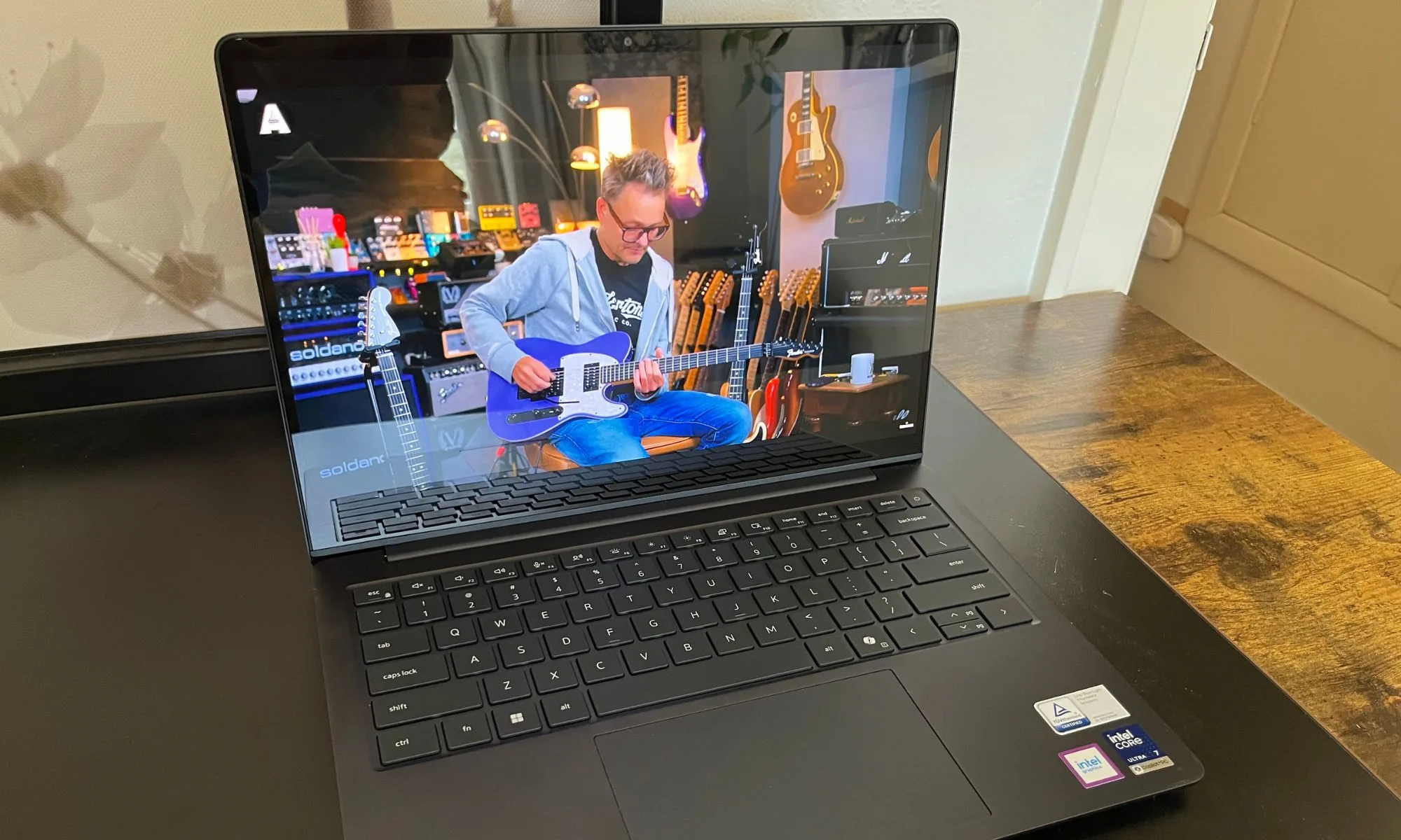 بررسی کامل لپتاپ Dell 14S؛ طراحی جذاب، عملکرد قابلقبول و چند نقطهضعف مهم 3 نمایشگر OLED لمسی؛ نقطهعطف دل 14S