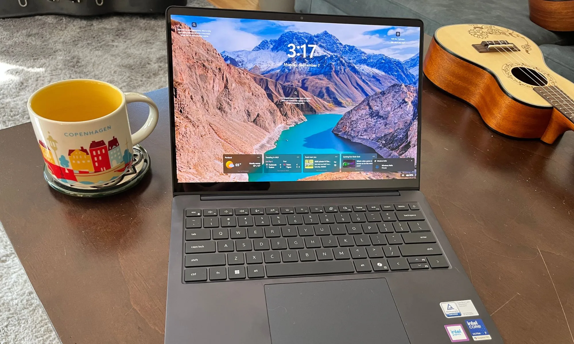 بررسی کامل لپتاپ Dell 14S؛ طراحی جذاب، عملکرد قابلقبول و چند نقطهضعف مهم 4 نمایشگر OLED لمسی؛ نقطهعطف دل 14S