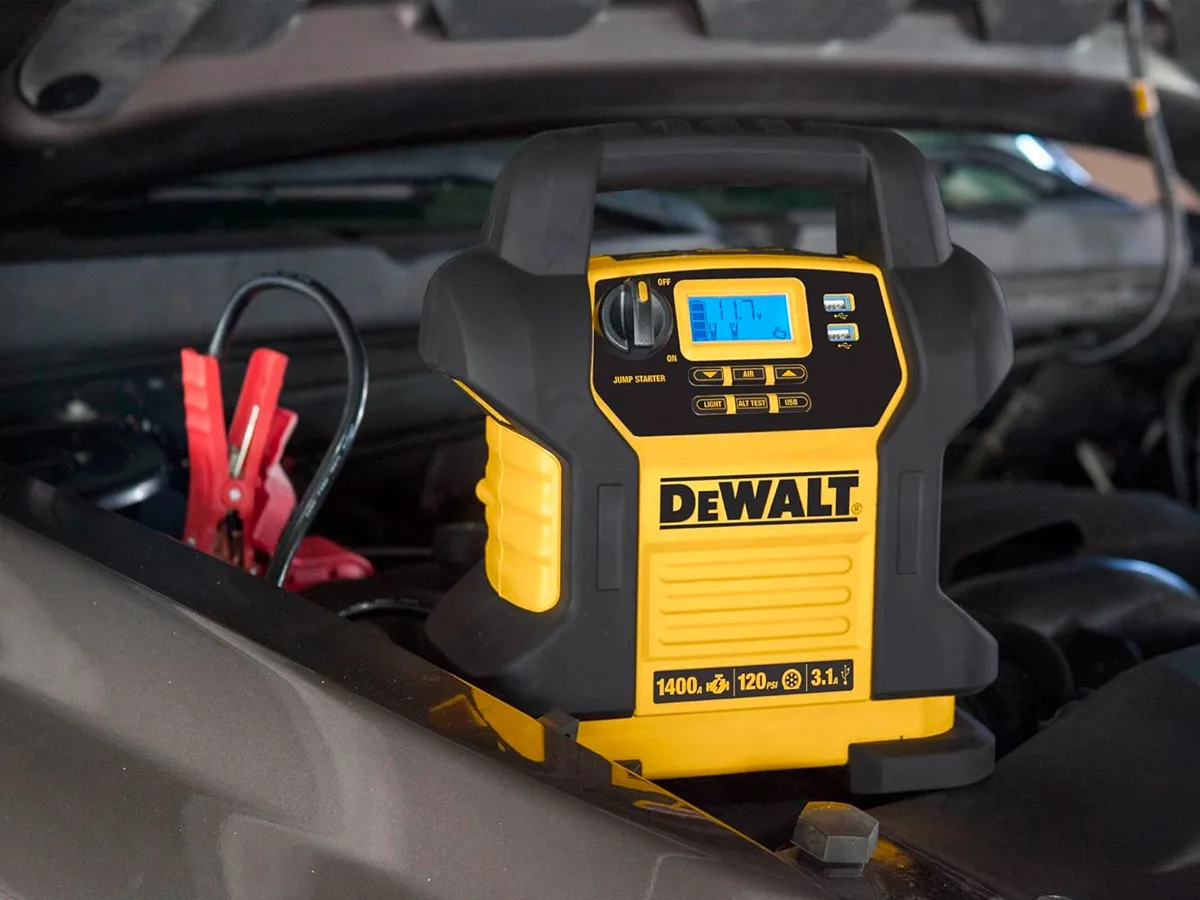 بهترین جامپاستارترهای خودرو در سال ۲۰۲۶؛ ۵ گزینه برتر برای نجات باتری 3 DeWalt Digital Portable Power Station؛ جامپاستارتر و کمپرسور باد در یک دستگاه