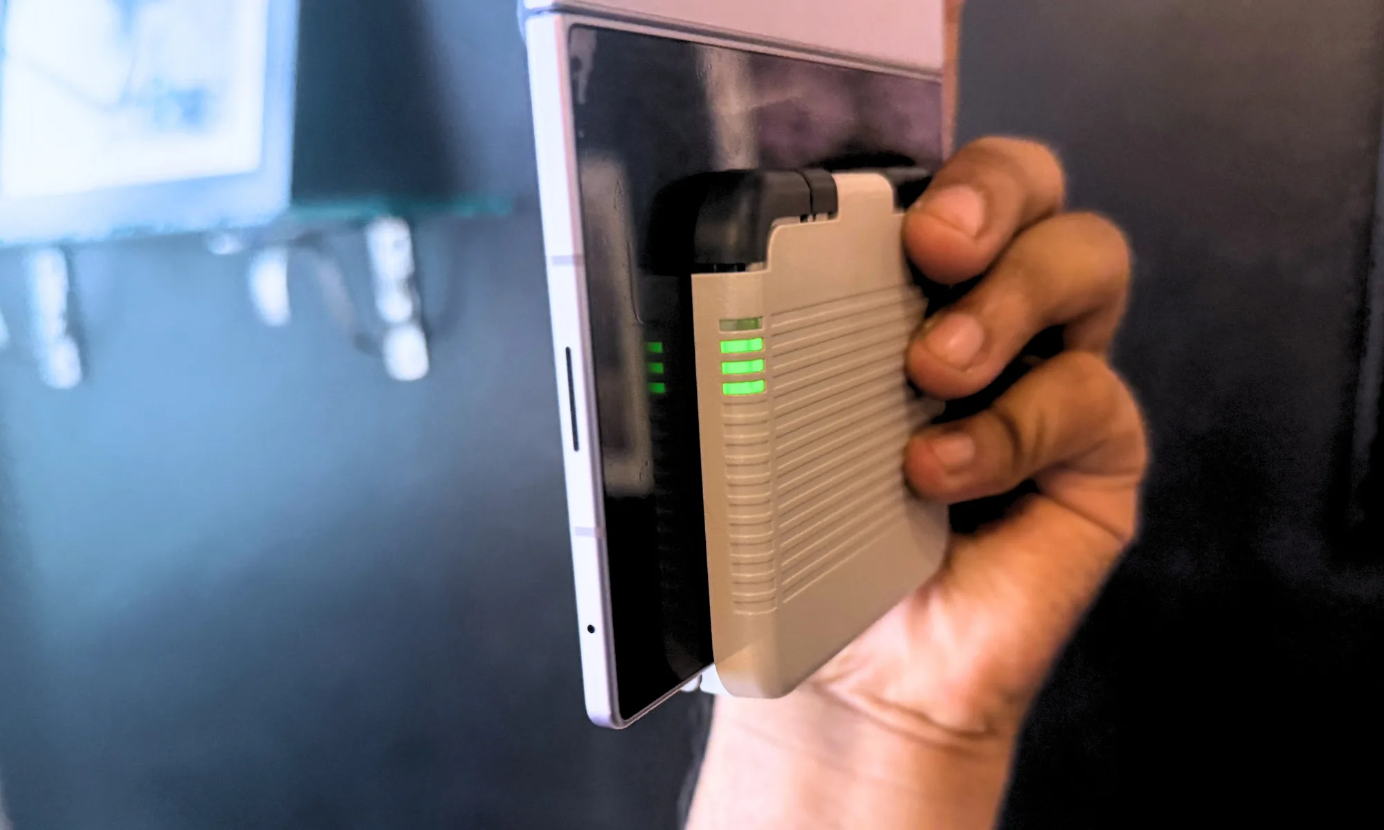 بررسی GameSir Pocket Taco؛ گیمبوی نوستالژیک اینبار در جیب شما 7 گزینهای جذاب برای گوشیهای تاشو