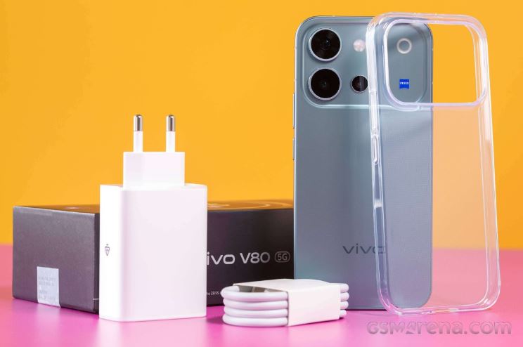 گوشی vivo V80 برای بررسی معرفی شد؛ باتری ۷۲۰۰ میلیآمپرساعتی و نمایشگر ۱۴۴ هرتزی 1 طراحی vivo V80؛ ترکیبی از نسل قبل و آیفونهای پرو