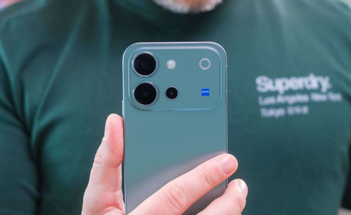 گوشی vivo V80 برای بررسی معرفی شد؛ باتری ۷۲۰۰ میلیآمپرساعتی و نمایشگر ۱۴۴ هرتزی 3 باتری ۷۲۰۰ میلیآمپرساعتی؛ مهمترین نقطه قوت ویوو V80