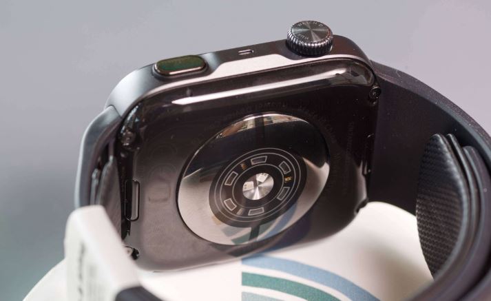 شارژدهی Huawei Watch D3؛ آیا باتری بزرگ‌تر دوام بیشتری دارد؟