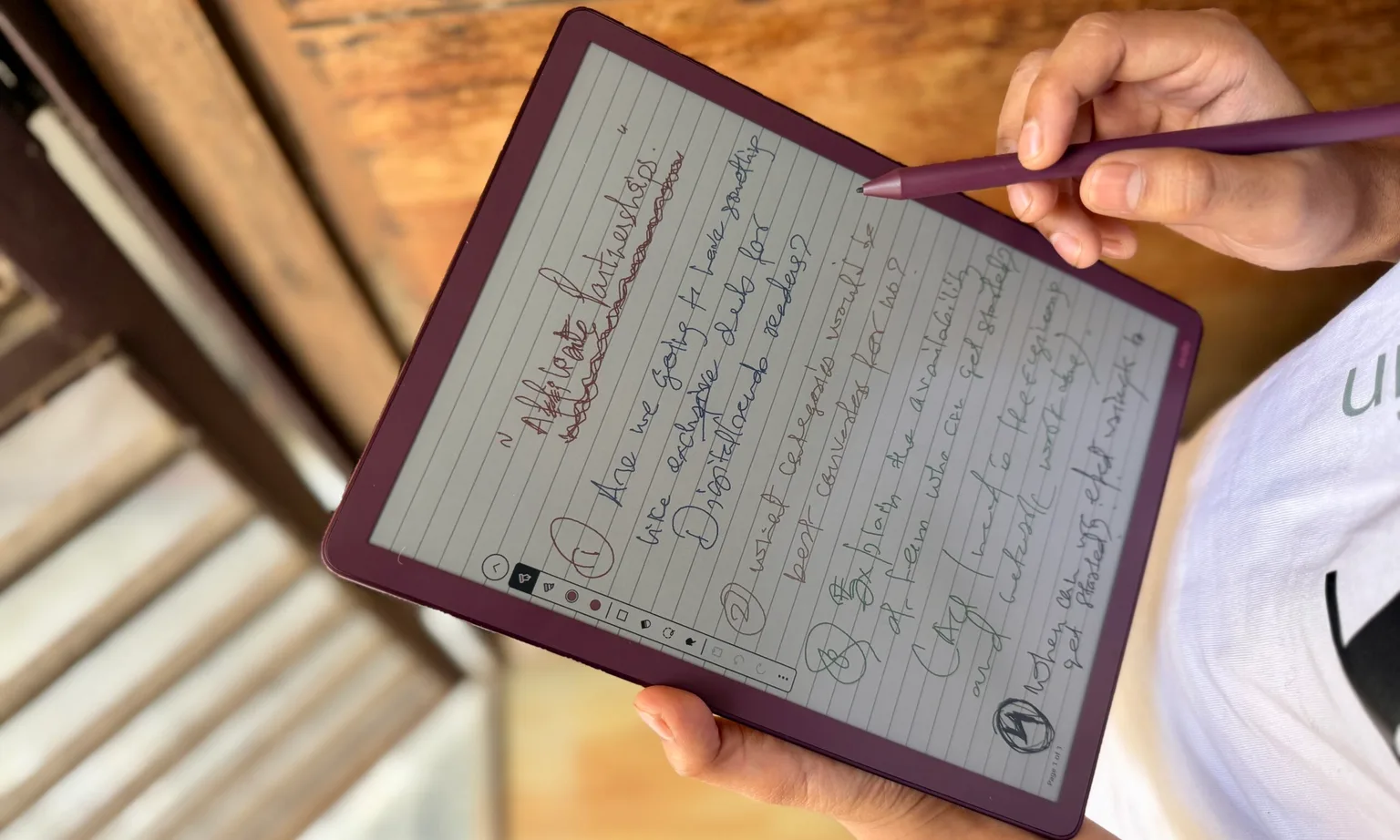 بهترین کیندلهای ۲۰۲۶؛ کدام کتابخوان آمازون برای شما مناسبتر است 5 چرا Kindle Scribe را بخریم؟