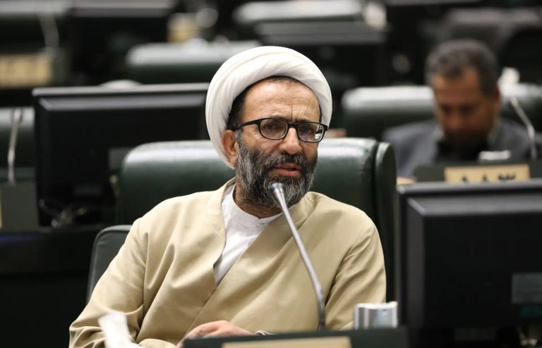 صفحه اصلی 26 ۲۵ نماینده مجلس بهدلیل نداشتن اینترنت در رأیگیری وزیر دفاع شرکت نکردند