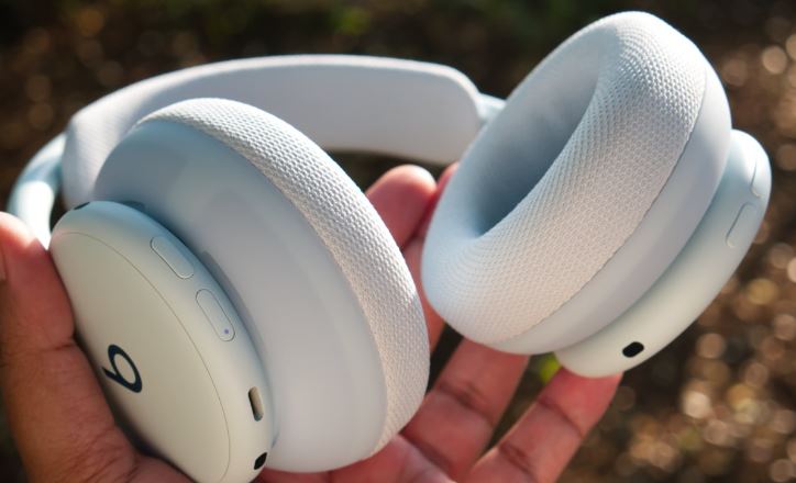 هدفون Beats 360 در بوته آزمایش؛ ترکیب طراحی ورزشی، حذف نویز و شارژدهی طولانی 6 راحتی استفاده؛ نقطهضعف مهم هدفون بیتس